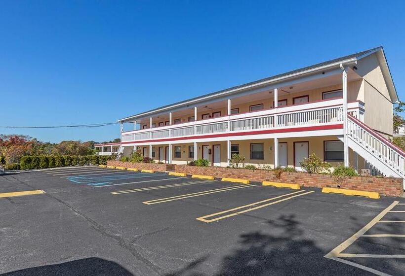 Baywatch Hotel & Marina