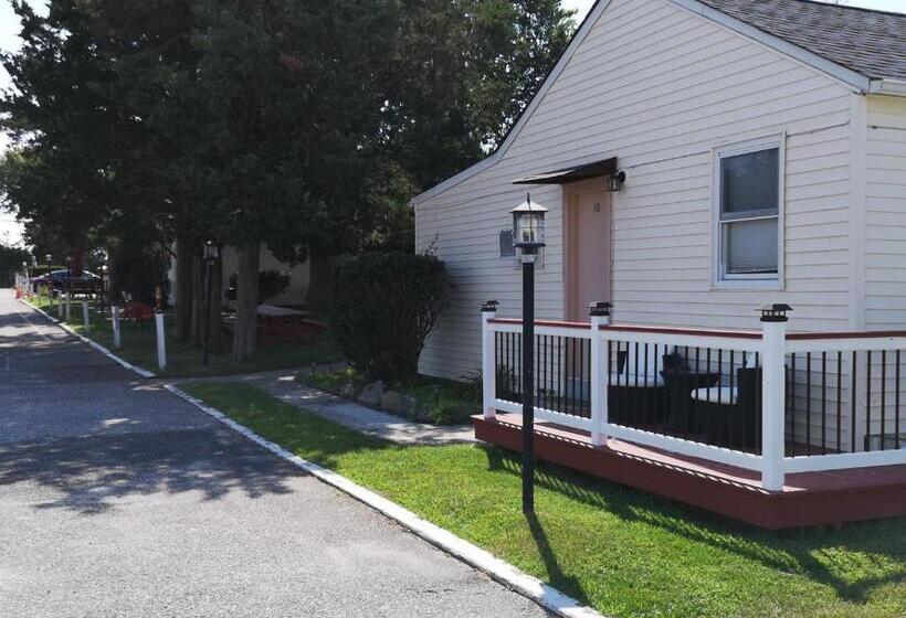 Baywatch Hotel & Marina