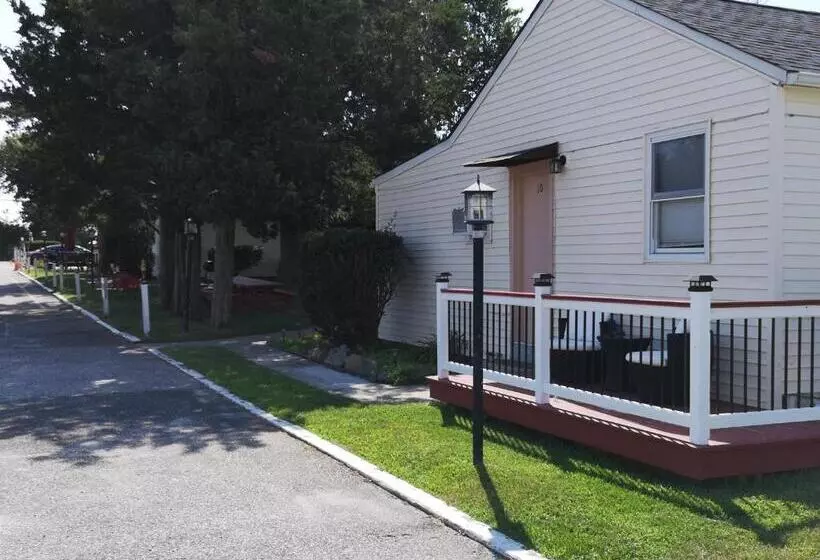 Baywatch Hotel & Marina