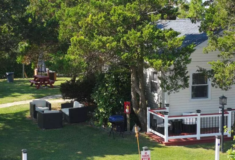 Baywatch Hotel & Marina