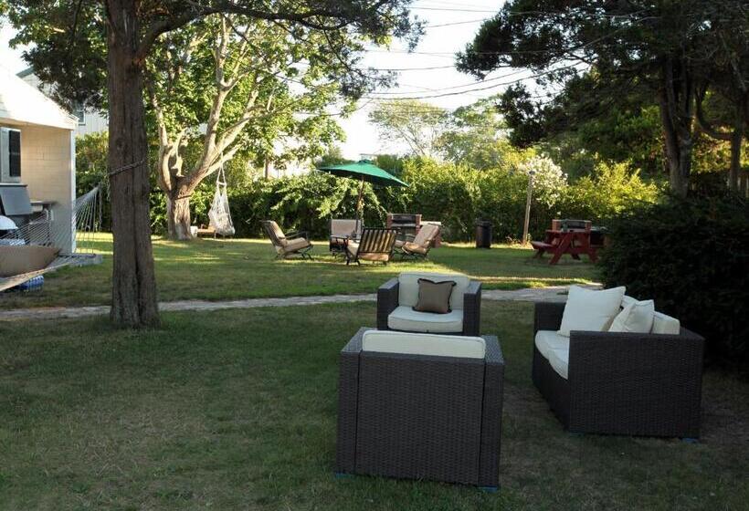 Baywatch Hotel & Marina