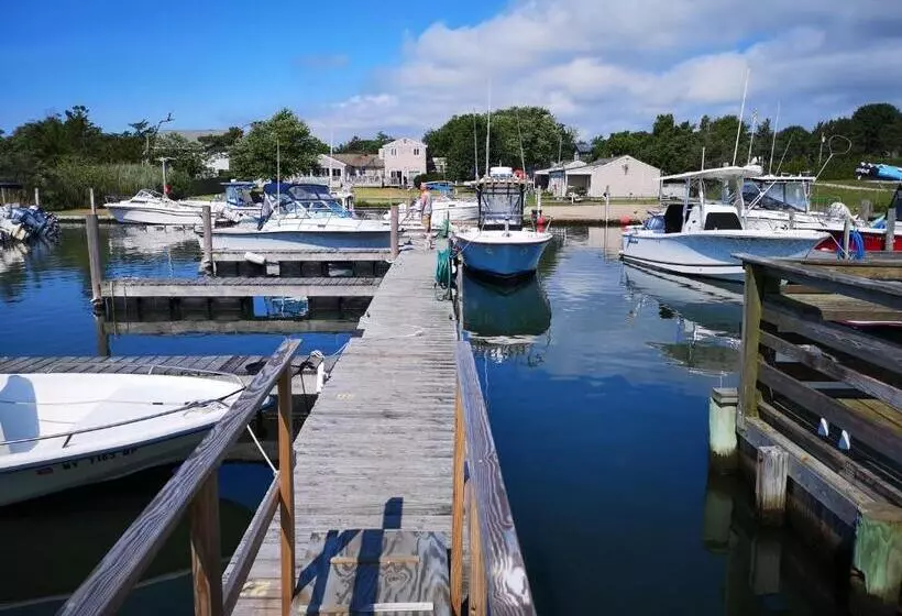 Baywatch Hotel & Marina