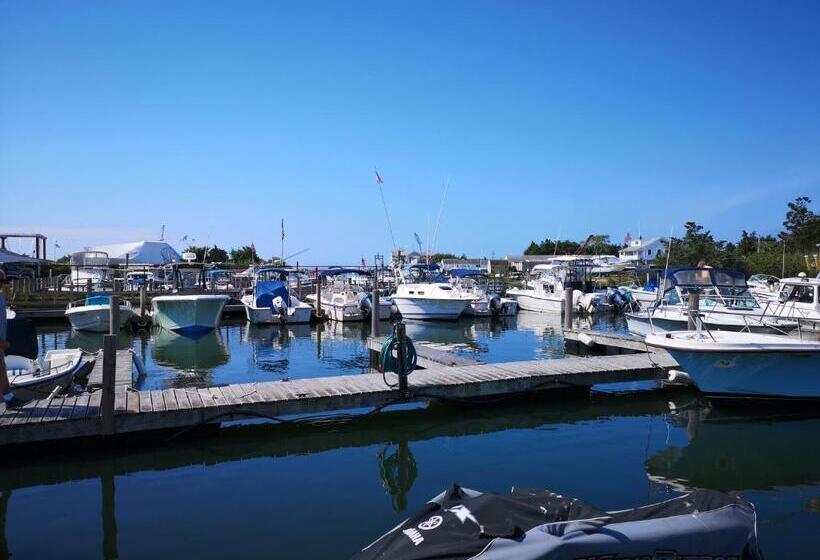 Baywatch Hotel & Marina