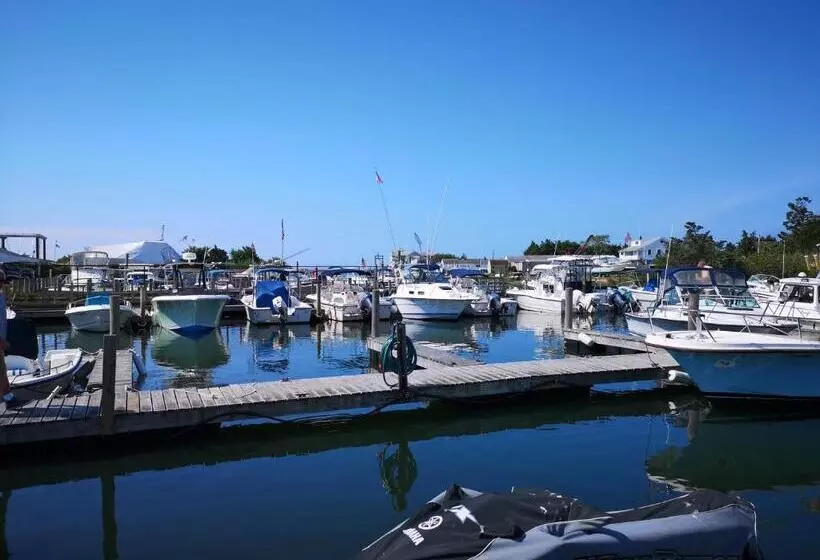 Baywatch Hotel & Marina