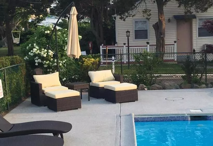 Baywatch Hotel & Marina