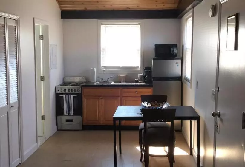 Baywatch Hotel & Marina