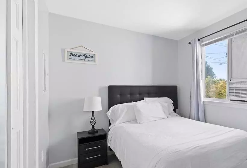 Baywatch Hotel & Marina