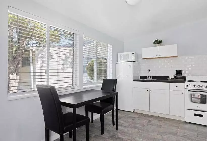 Baywatch Hotel & Marina