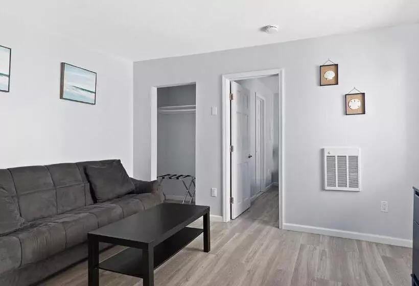 Baywatch Hotel & Marina