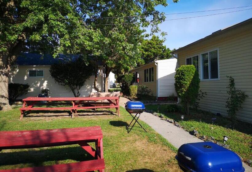 Baywatch Hotel & Marina