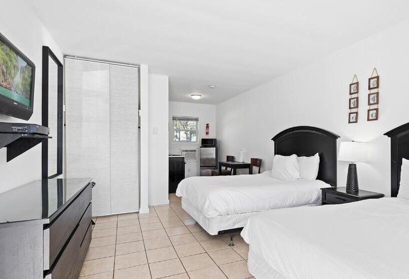 Baywatch Hotel & Marina