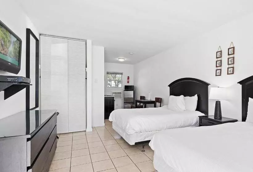 Baywatch Hotel & Marina