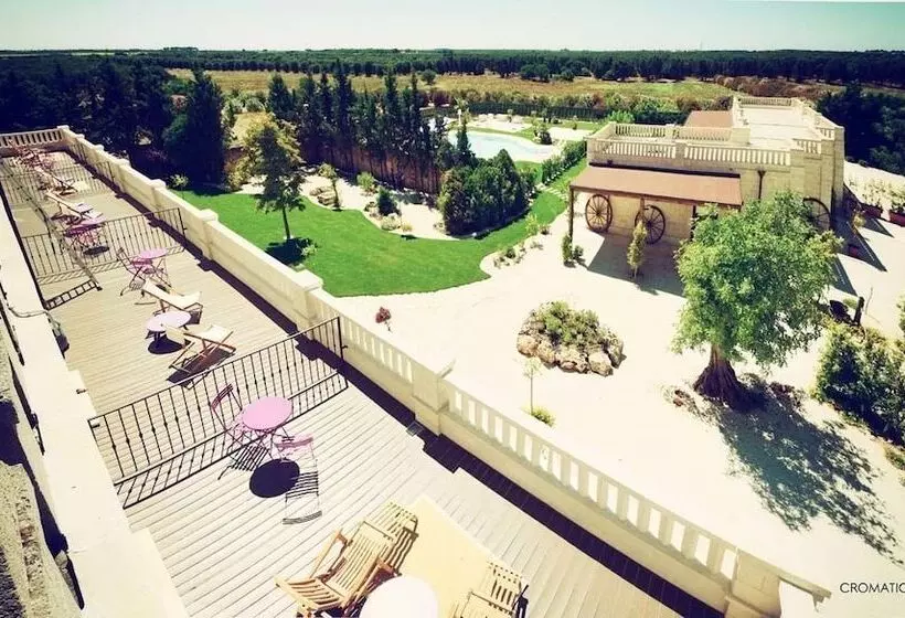 تختخواب و صبحانه Le Scuderie  Castello Monaci