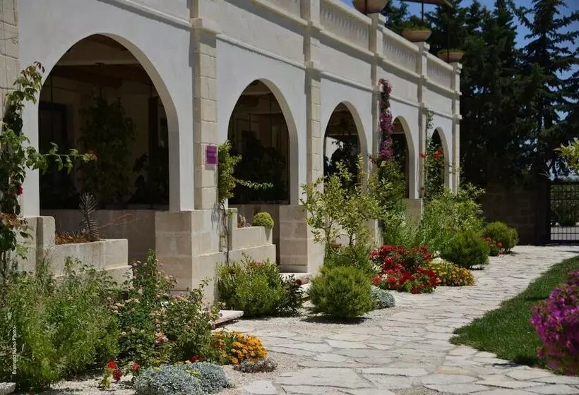 تختخواب و صبحانه Le Scuderie  Castello Monaci