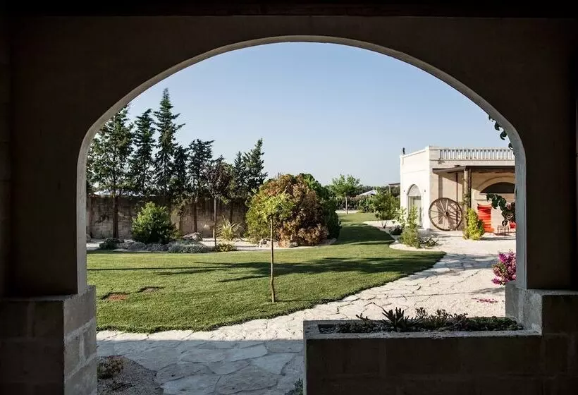 تختخواب و صبحانه Le Scuderie  Castello Monaci