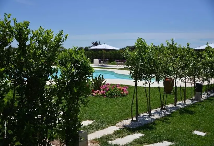 تختخواب و صبحانه Le Scuderie  Castello Monaci