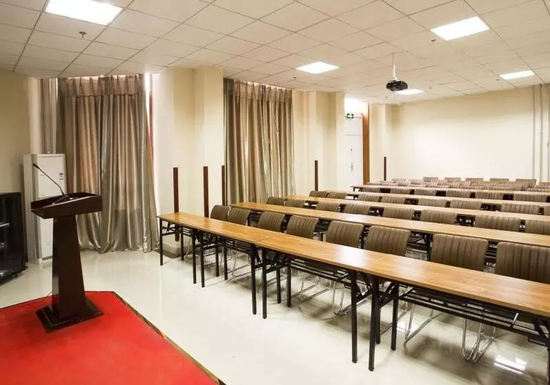 Hotelli Greentree Inn Shandong Zibo Zichuan District Flyover Business