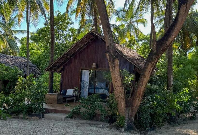 호텔 Kinazi Upepo Beach Eco Lodge