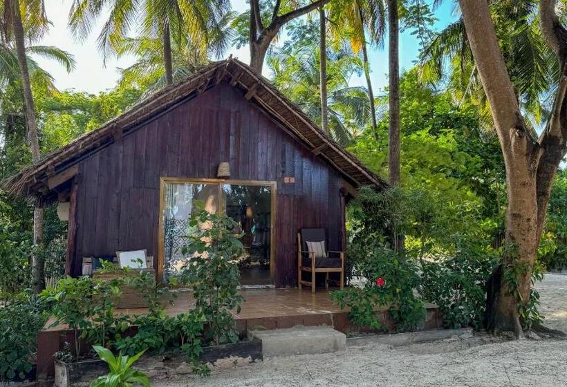 호텔 Kinazi Upepo Beach Eco Lodge