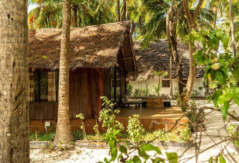 호텔 Kinazi Upepo Beach Eco Lodge