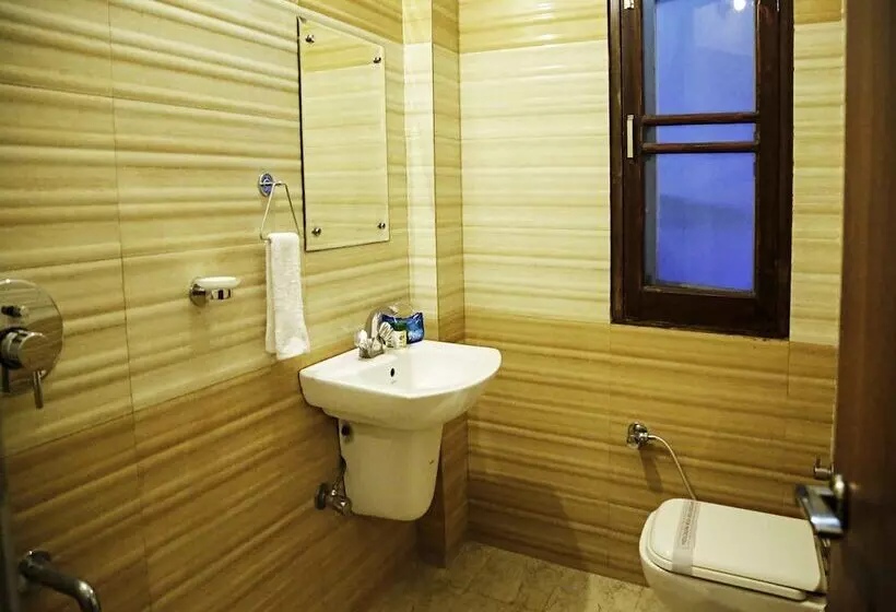 هتل Oyo Rooms Trikuta Nagar