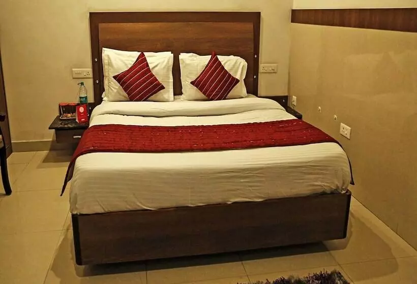 هتل Oyo Rooms Trikuta Nagar