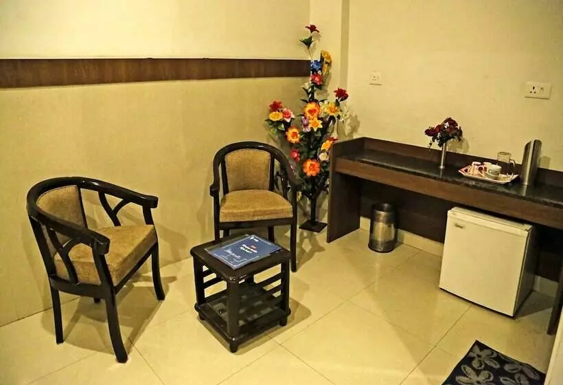 هتل Oyo Rooms Trikuta Nagar