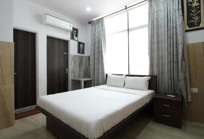 هتل Spot On 38402 Rsp Royals Resort