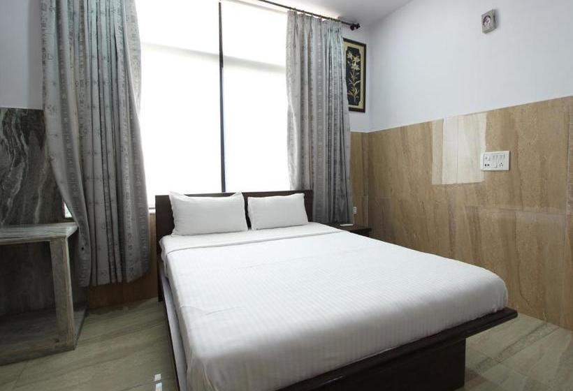 هتل Spot On 38402 Rsp Royals Resort