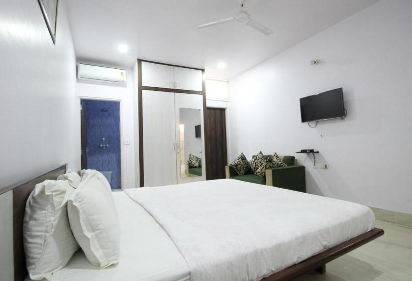 هتل Spot On 38402 Rsp Royals Resort