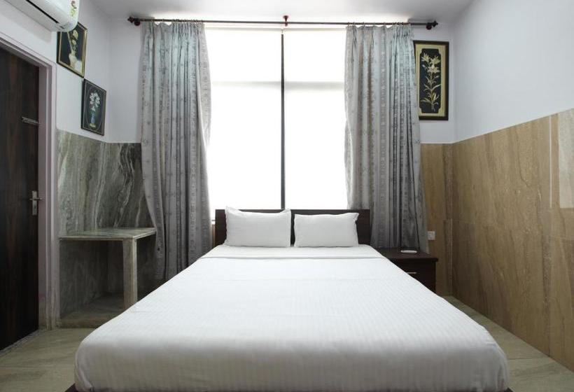 هتل Spot On 38402 Rsp Royals Resort