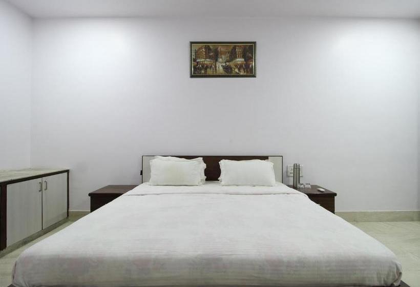 هتل Spot On 38402 Rsp Royals Resort