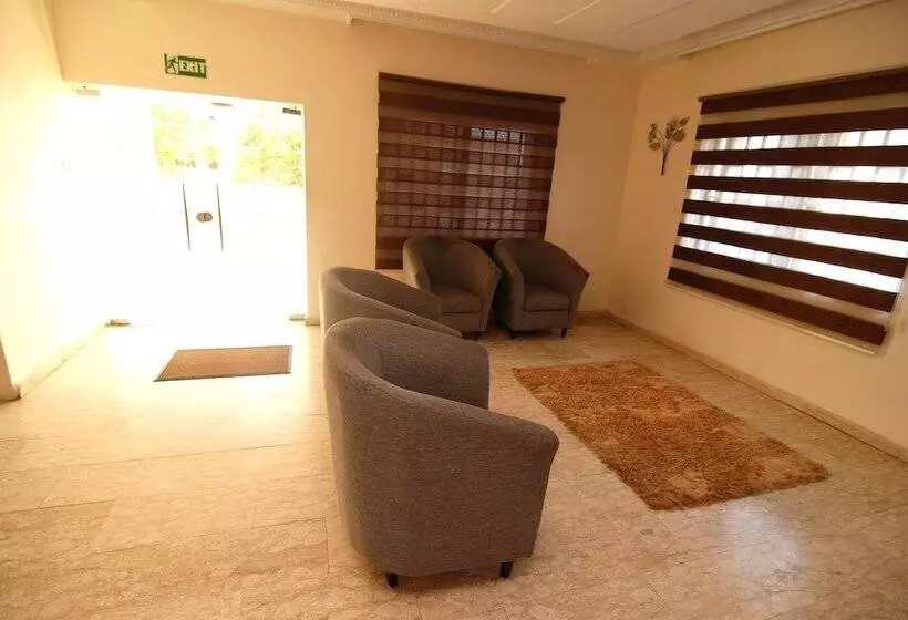 Hotel Vine Apartments & Resort