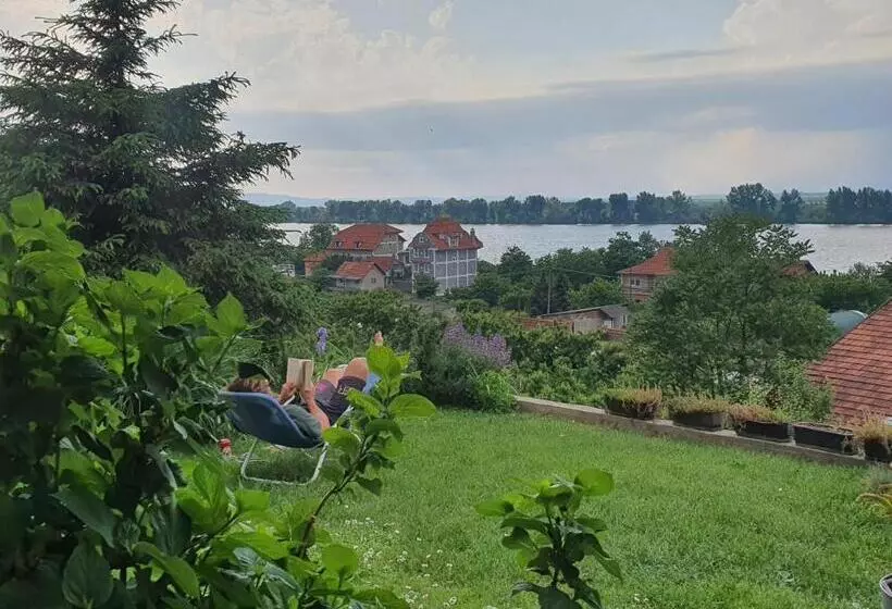 Hostelche Guest House