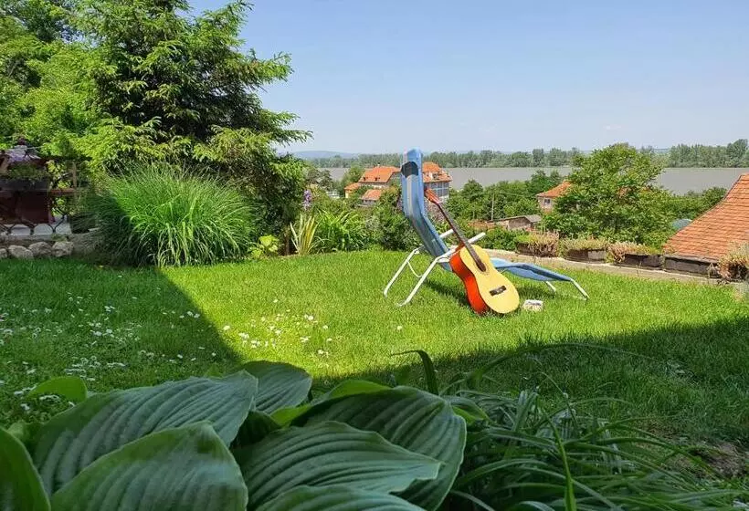 Hostelche Guest House