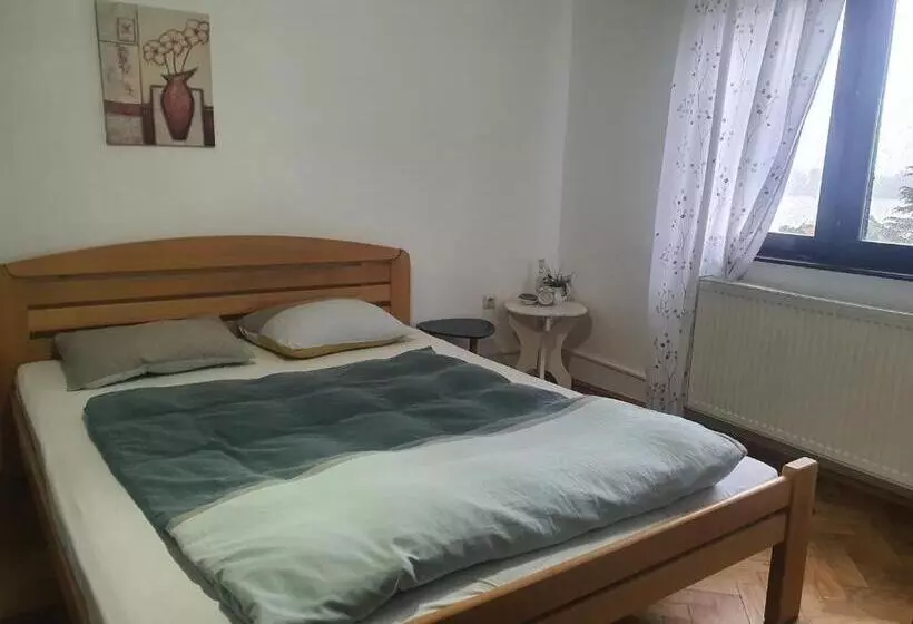 Hostelche Guest House