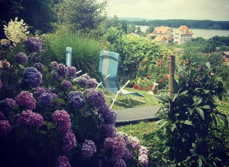 Hostelche Guest House