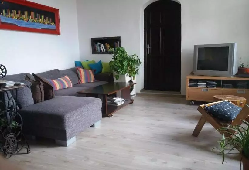 Hostelche Guest House