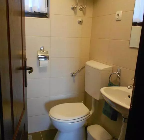 Hostelche Guest House