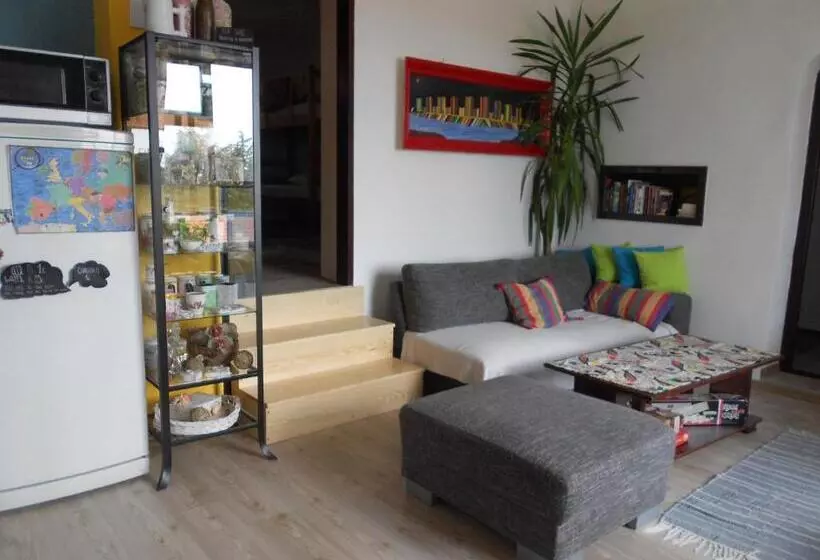 Hostelche Guest House