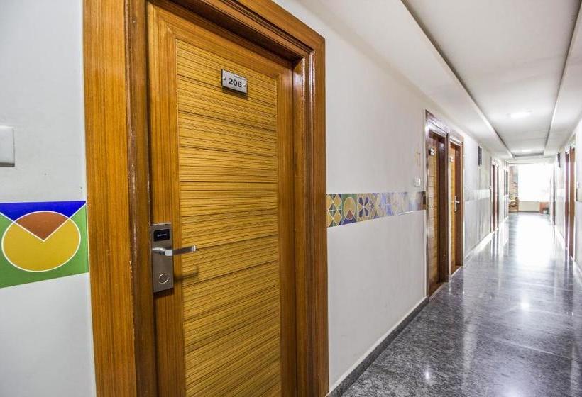 فندق Fab 4 Seasons Silk Board