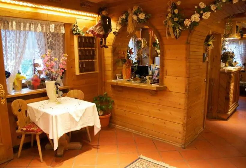 هتل Albergo Genziana