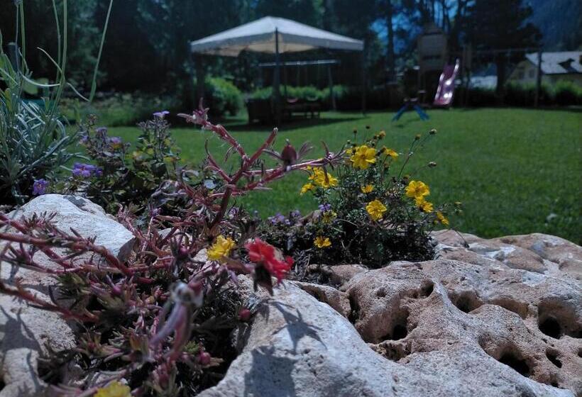 ホテル Flora Alpina