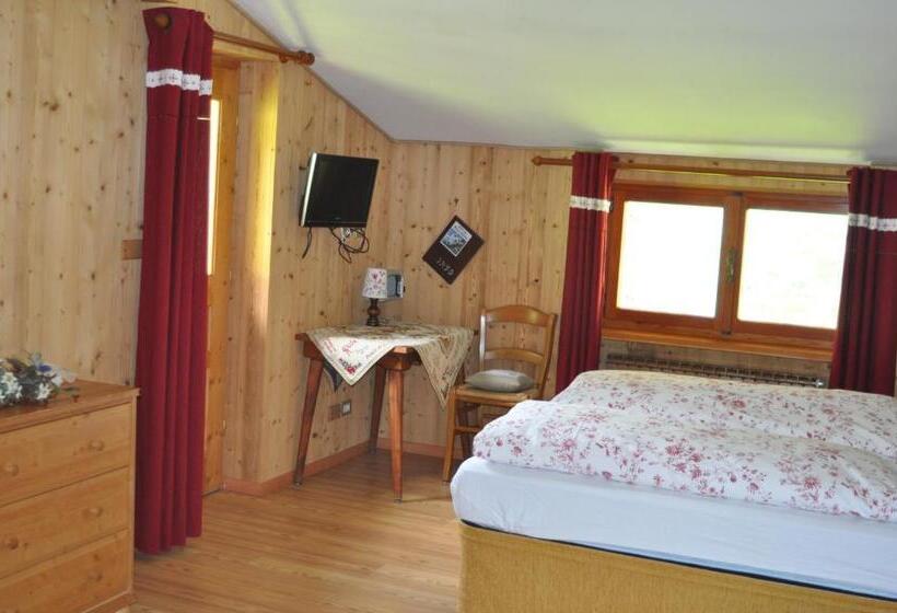 ホテル Flora Alpina