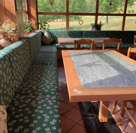 ホテル Flora Alpina