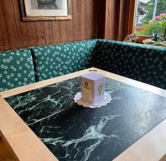 ホテル Flora Alpina