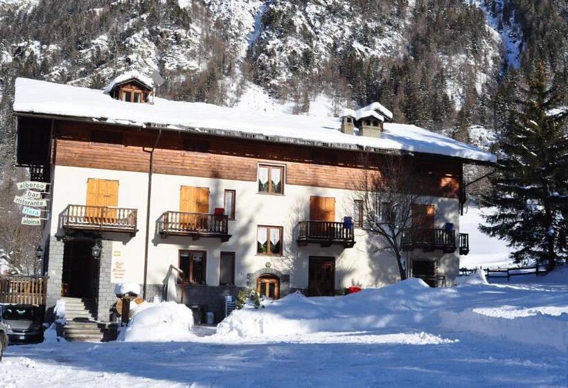 ホテル Flora Alpina