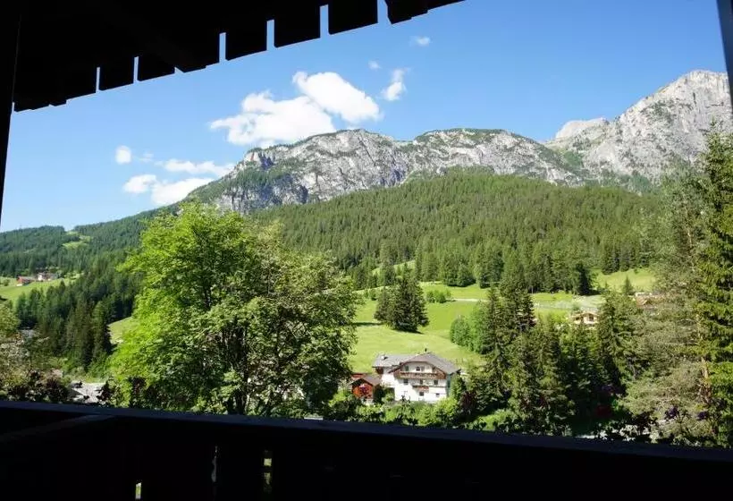 Hotelli Pensione La Müda