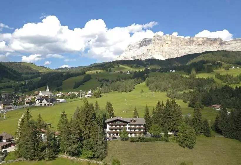 Hotelli Pensione La Müda