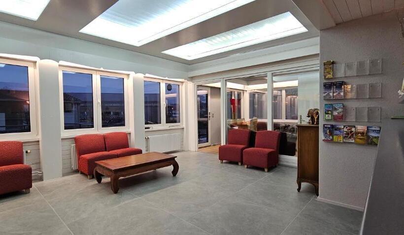 ホテル The River Village